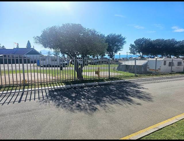 3 BEDROOM APARTMENT FOR SALE IN MOSSEL BAY CENTRAL